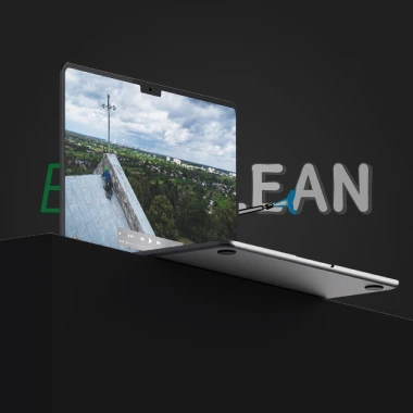 Laptop z filmem reklamowym ErClean